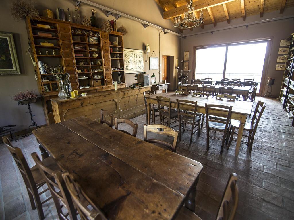 Le Barbaterre Hotel Quattro Castella ภายนอก รูปภาพ